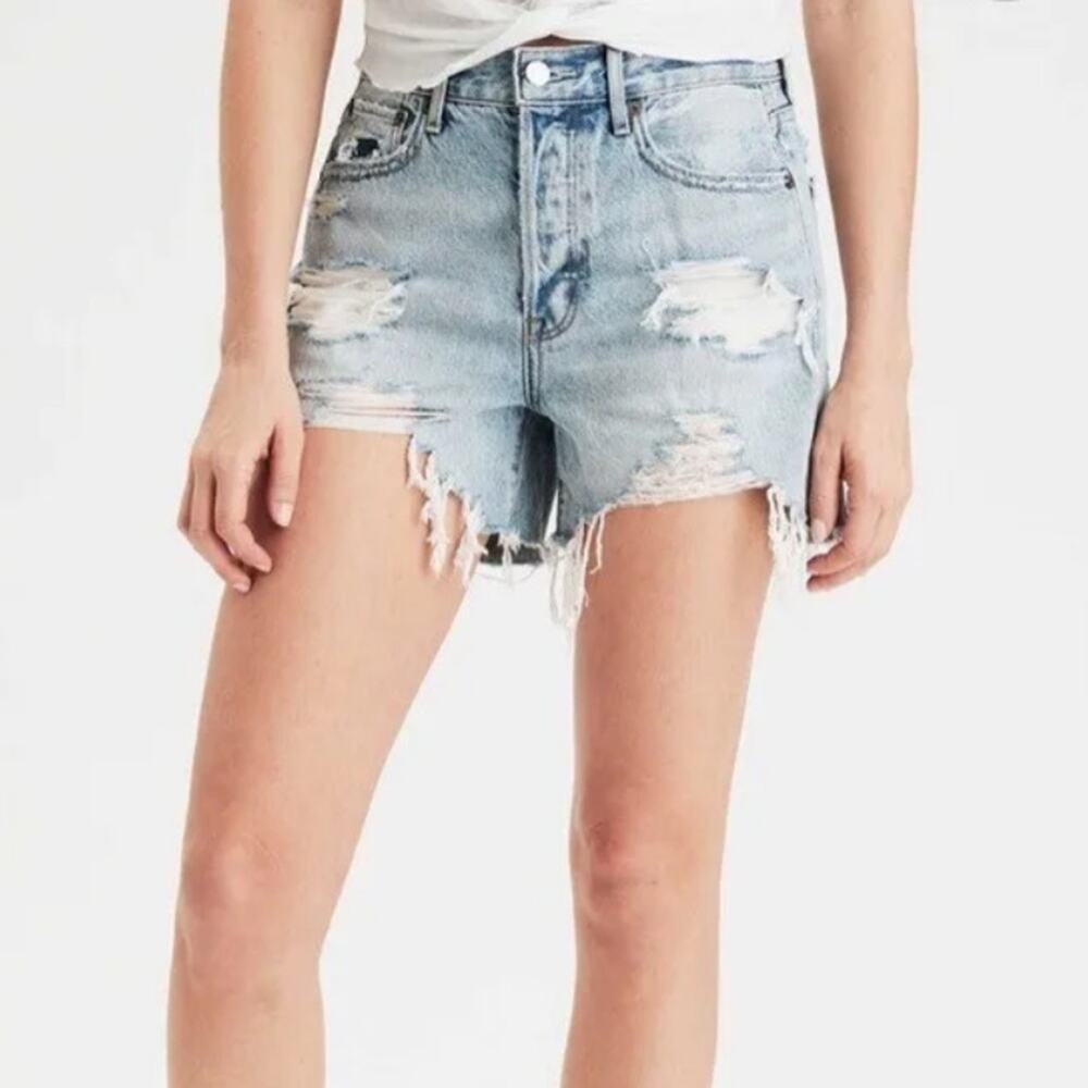 American Eagle 90’s Boyfriend Distressed/Ripped Light Wash Jean Shorts